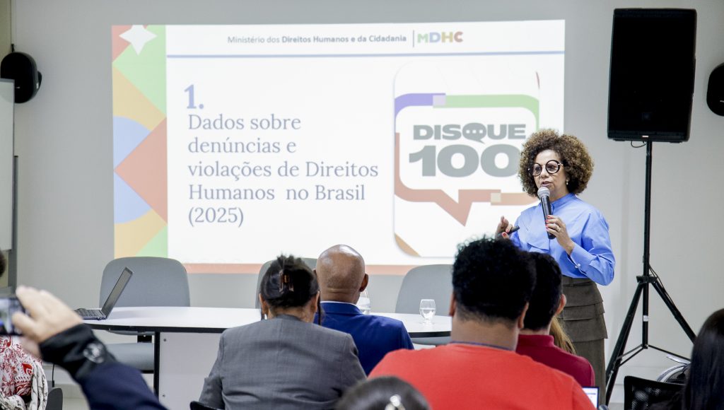 Professora da UFPA fala sobre rede de educação para membros da administração superior